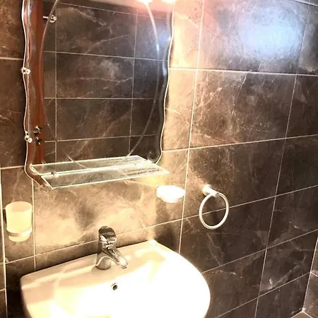 Muzhaqi Apartman Nivice