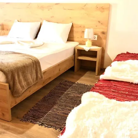 Muzhaqi Апартаменты Nivice (Vlore)